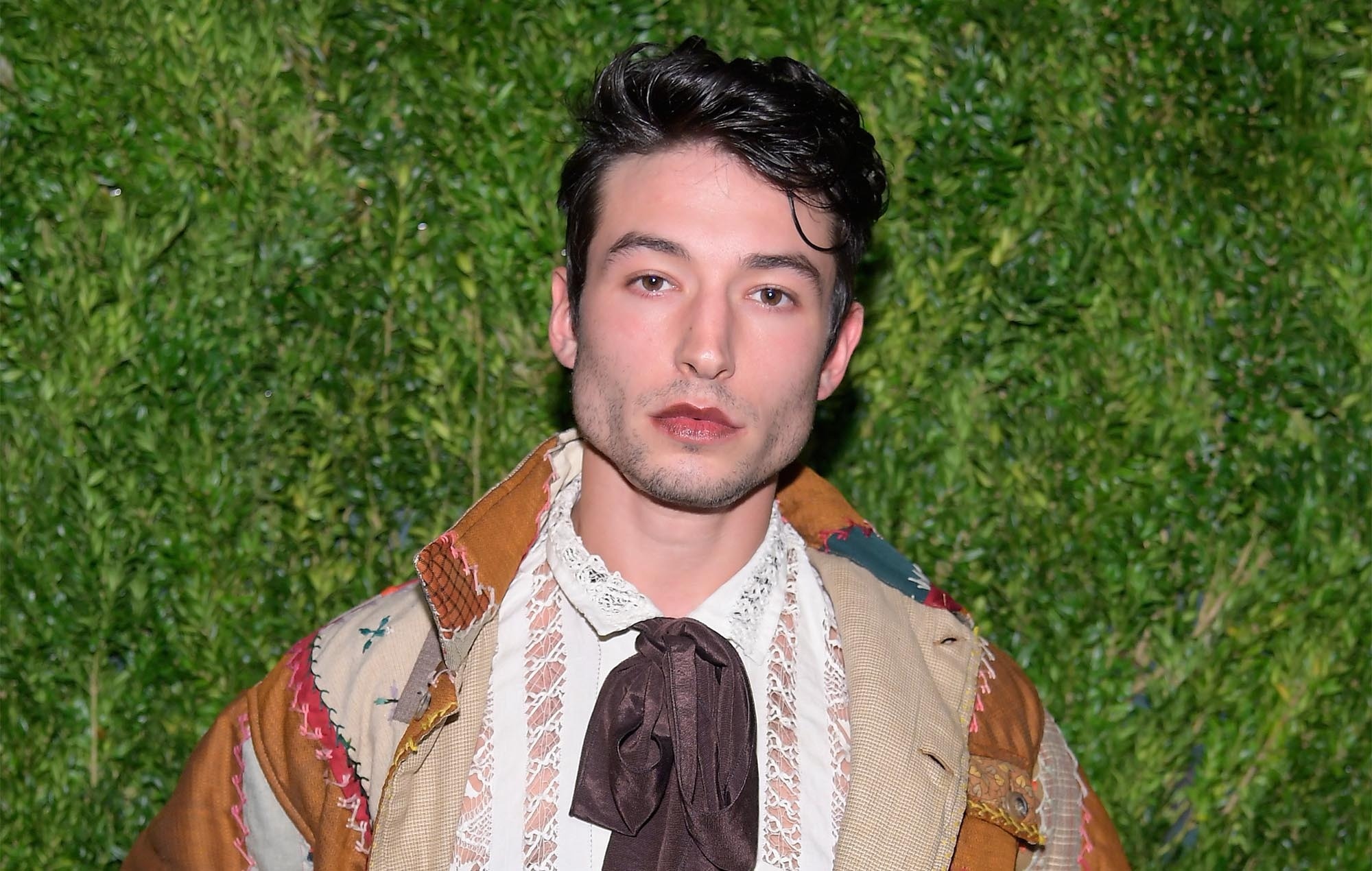 Ezra Miller bi bat anh 1