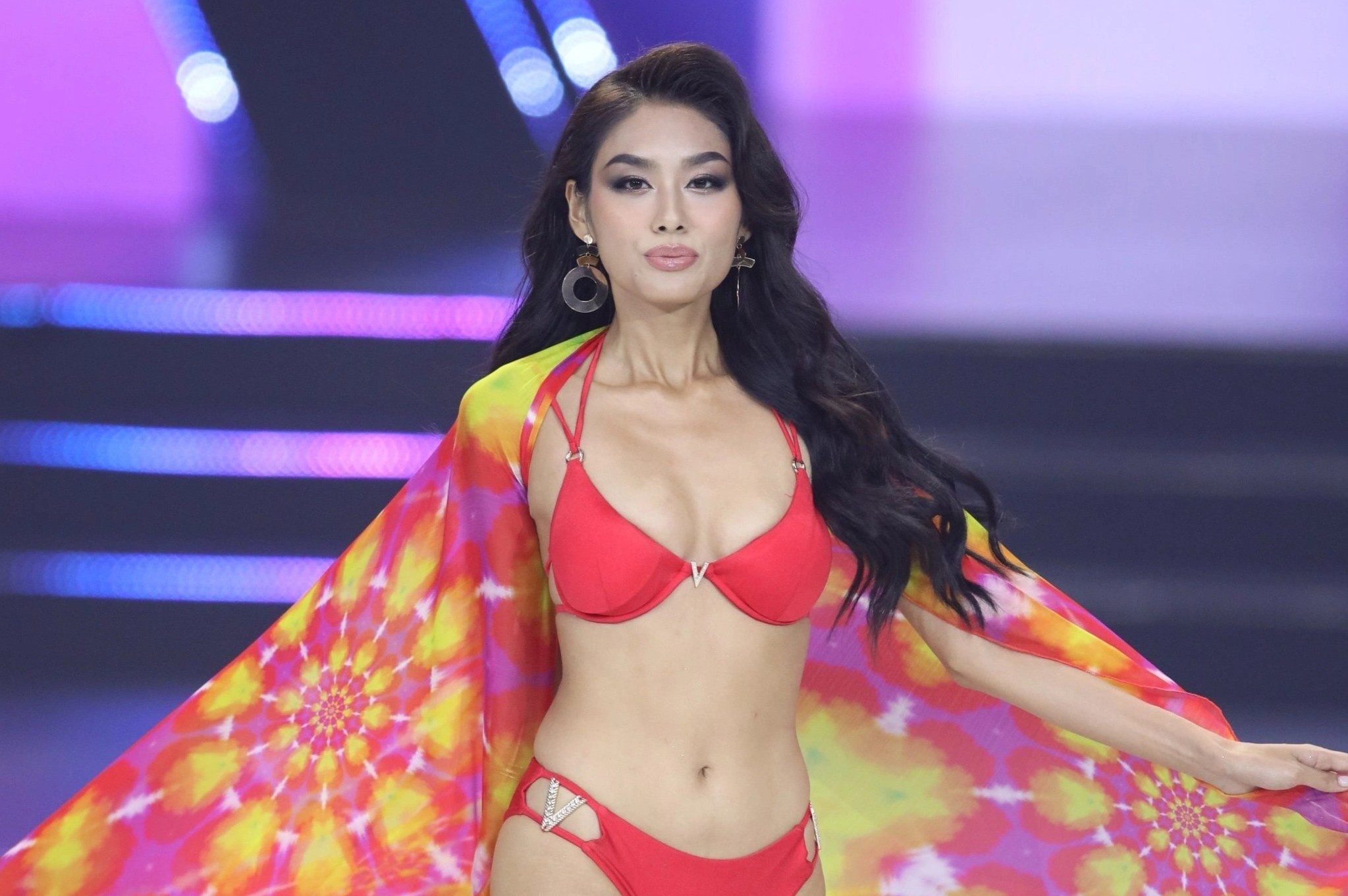 Top 16 Hoa hau Hoan vu Viet Nam trinh dien ao tam hinh anh