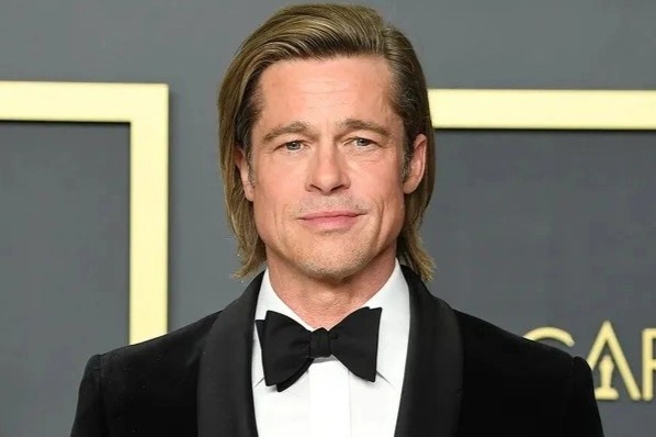 Brad Pitt nhieu kha nang da mac chung mu mat hinh anh