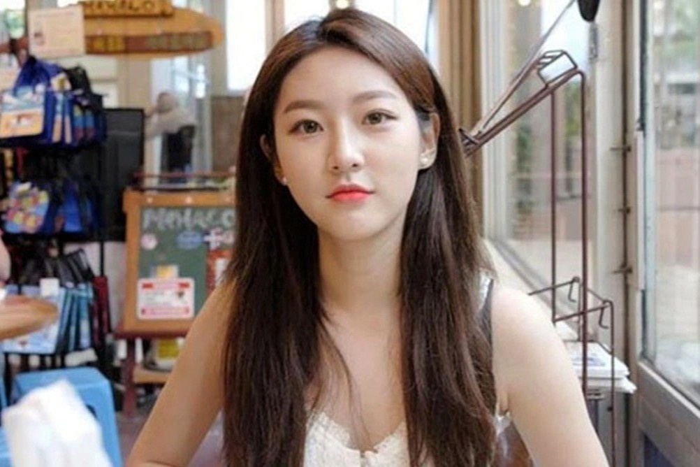 Nu dien vien 22 tuoi danh mat su nghiep sau loat be boi hinh anh