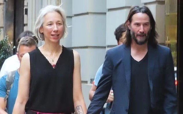 Chuyen tinh cua Keanu Reeves va ban gai cao 1,84 m hinh anh