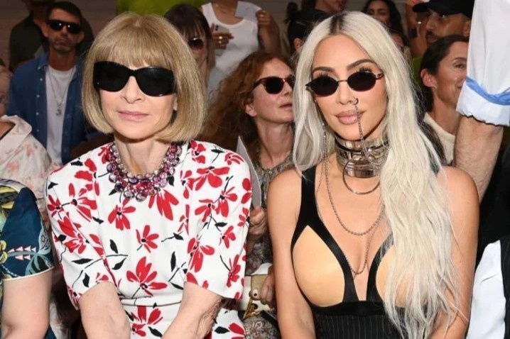 Ly do nguoi phu nu quyen luc nhat lang mot luon deo kinh ram hinh anh