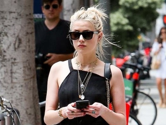 Depp dap tra Amber Heard hinh anh