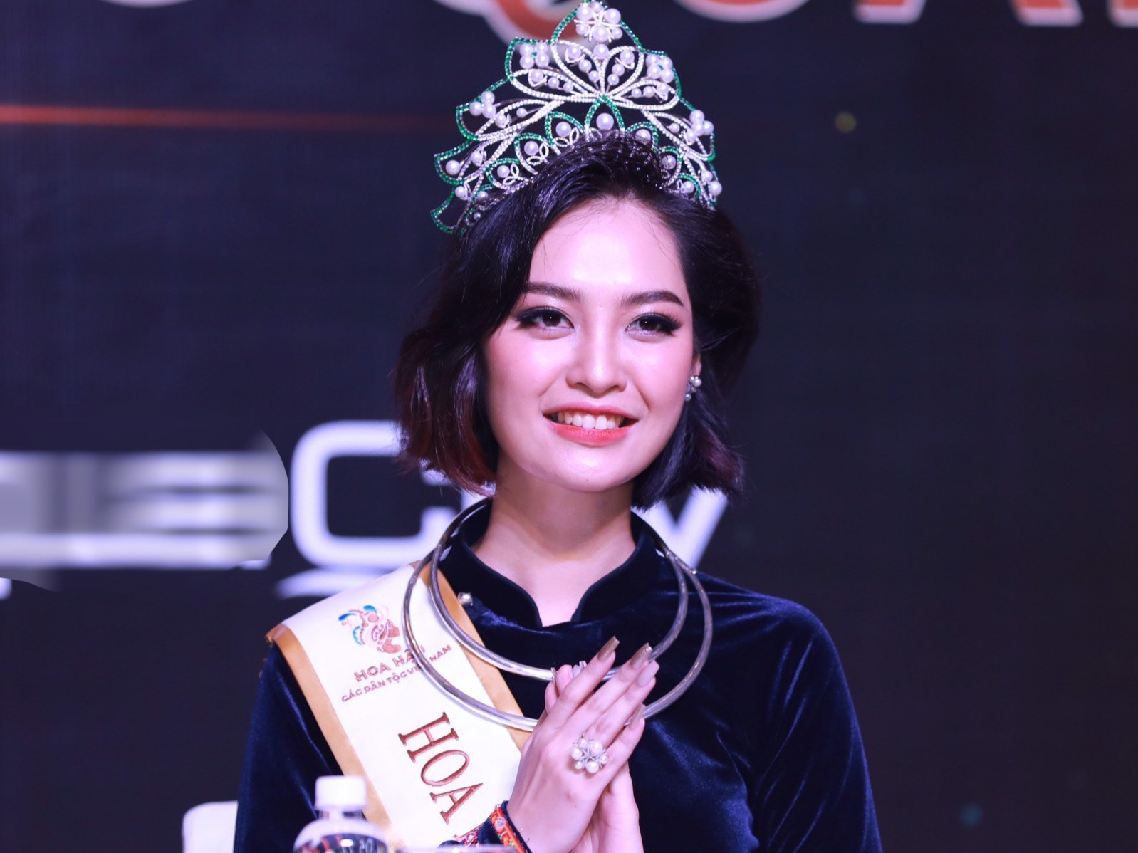 Hoa hau Nong Thuy Hang: 'Rao can lon nhat la toi 3 lan thi hoa hau' hinh anh