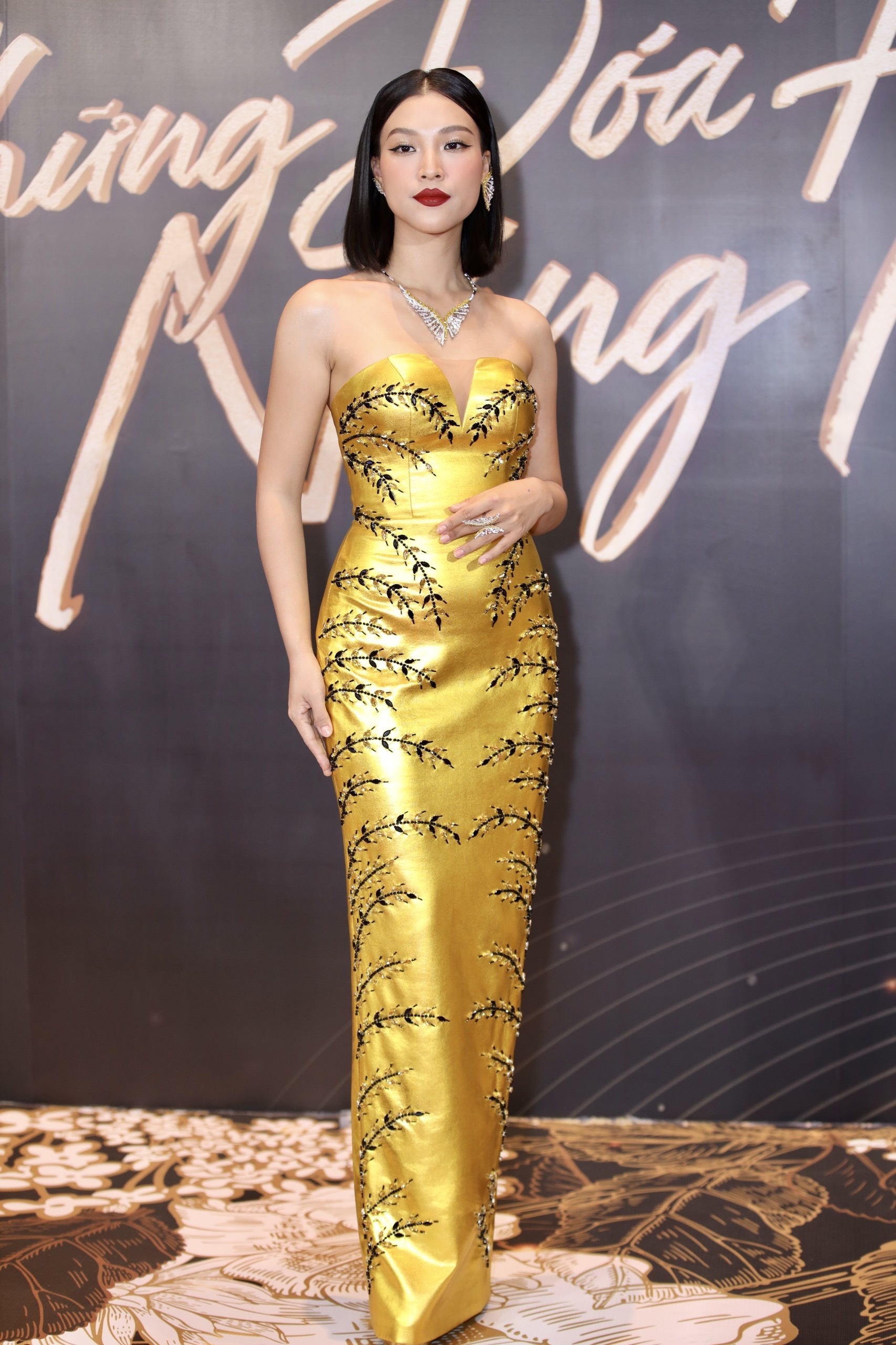 Hoa hau dan toc anh 1