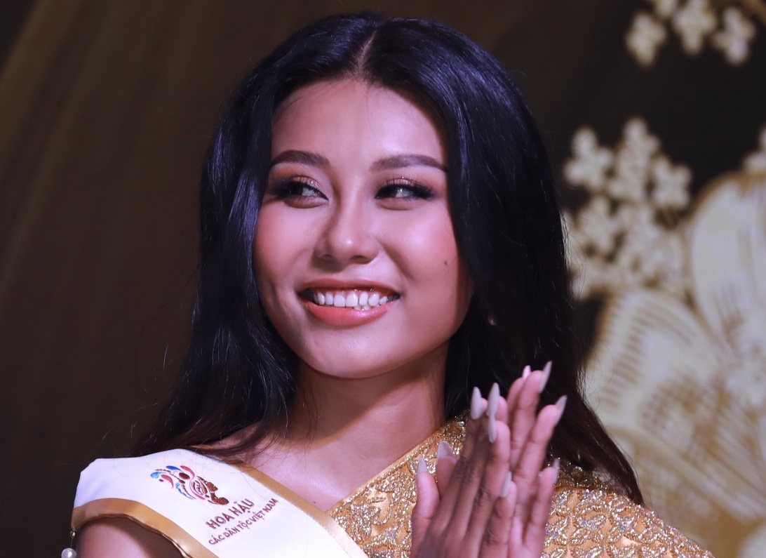 Su co cua A hau Thu Thao o dem chung ket hinh anh