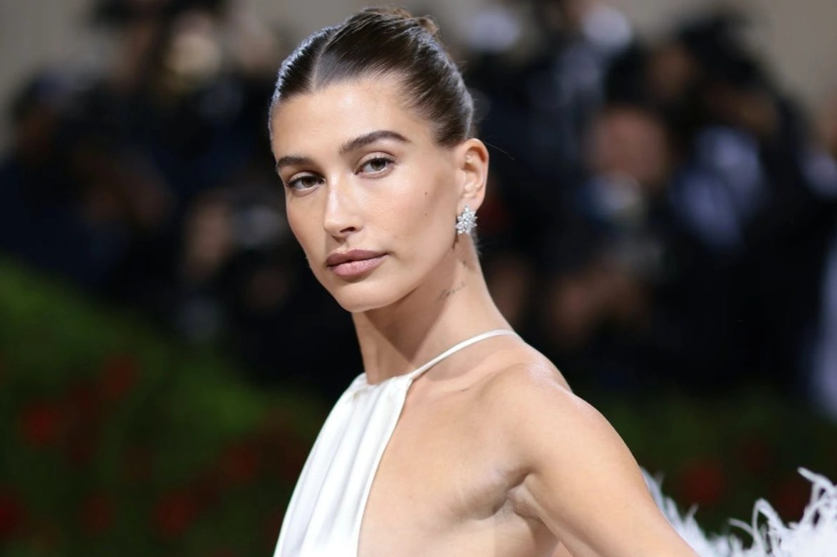 Hailey Bieber thang kien hinh anh