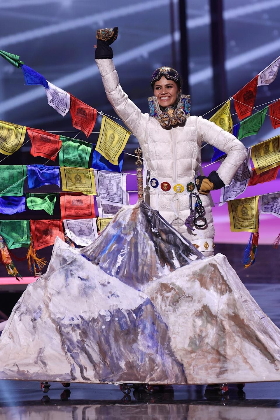 dat nuoc quay lung voi hoa hau anh 2