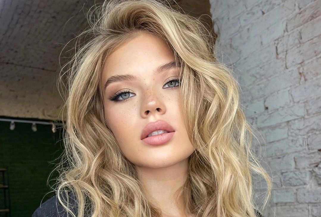 Hoa hau Nga 2022 giu nguyen mot bieu cam khi dang quang hinh anh