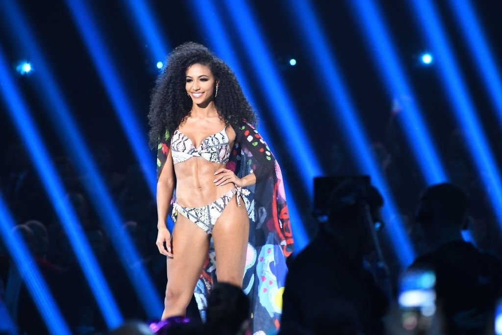 Bo ao tam trong cuoc thi hoa hau anh 4