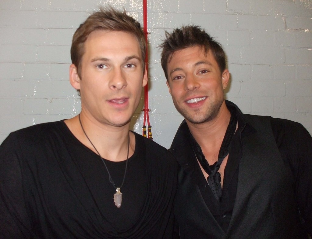 Lee Ryan bi bat tren may bay anh 4