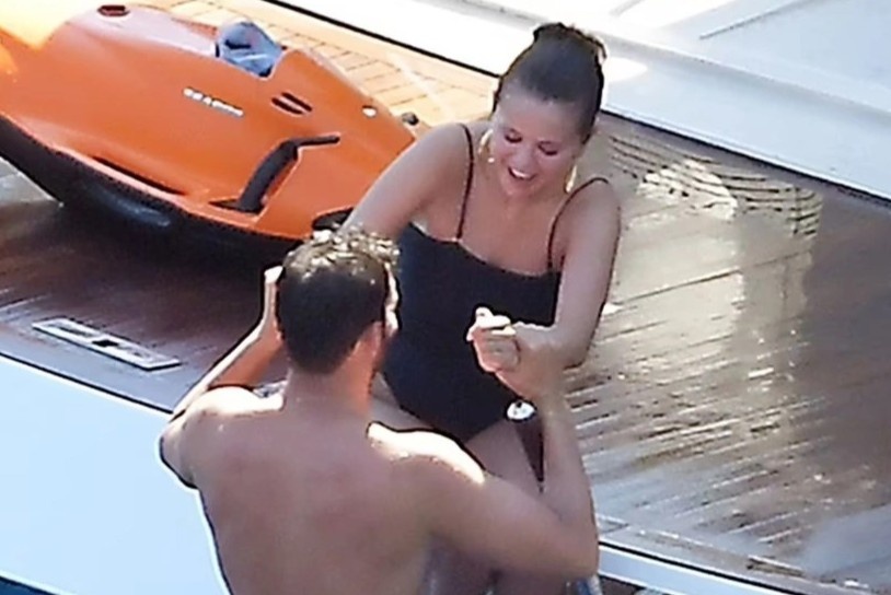 Selena Gomez than thiet voi dao dien nguoi Italy hinh anh