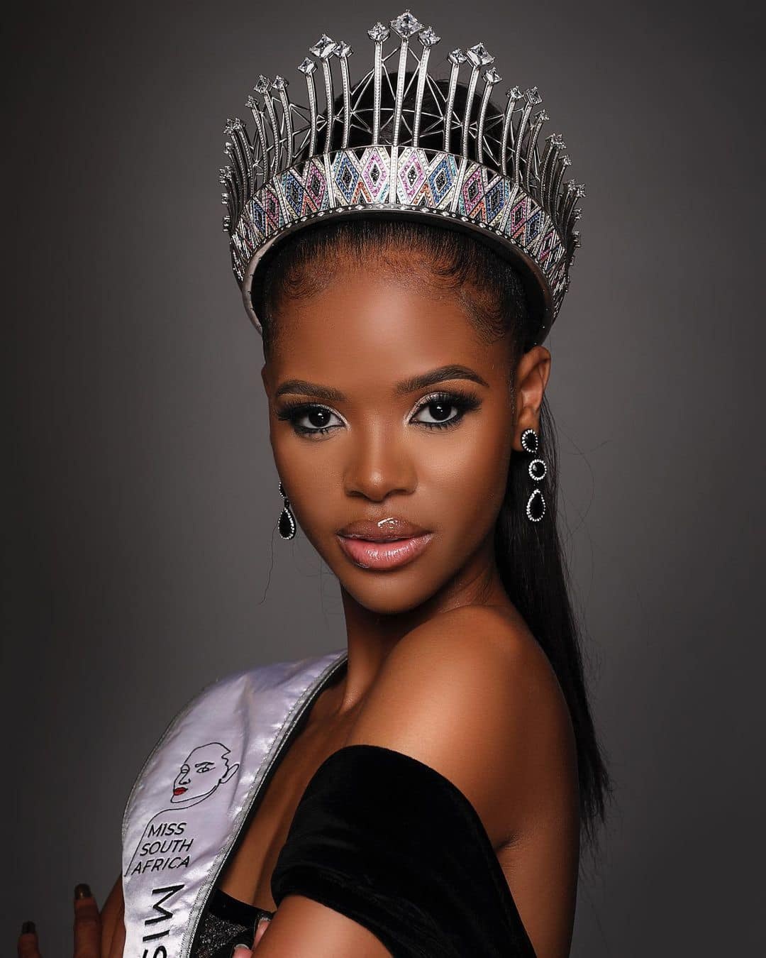 Hoa hậu Nam Phi dự thi ba đấu trường sắc đẹp ảnh 3 Hoa hau Nam Phi du thi ba dau truong sac dep anh 3