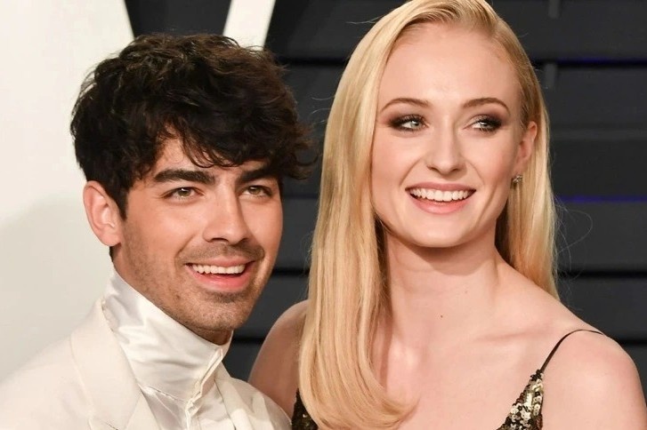 Joe Jonas khong giau chuyen tiem thuoc de tre trung hinh anh