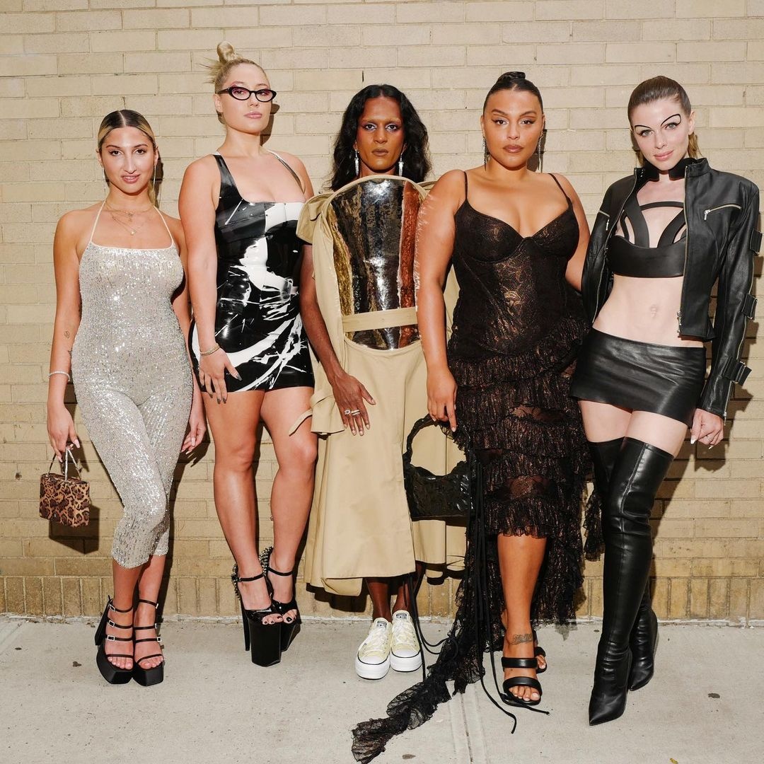 Julia Fox mac phan cam anh 5