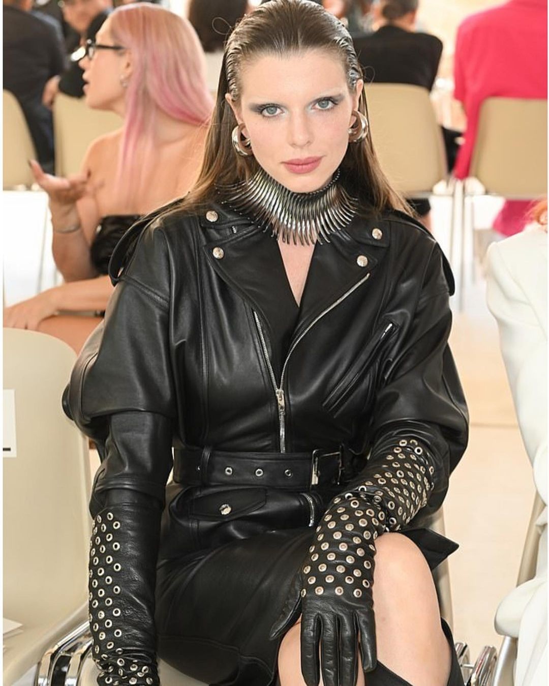 Julia Fox mac phan cam anh 7