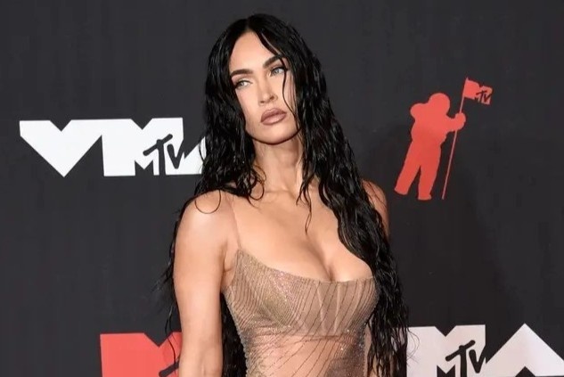 Trang phuc gay tranh cai trong lich su MTV VMAs hinh anh