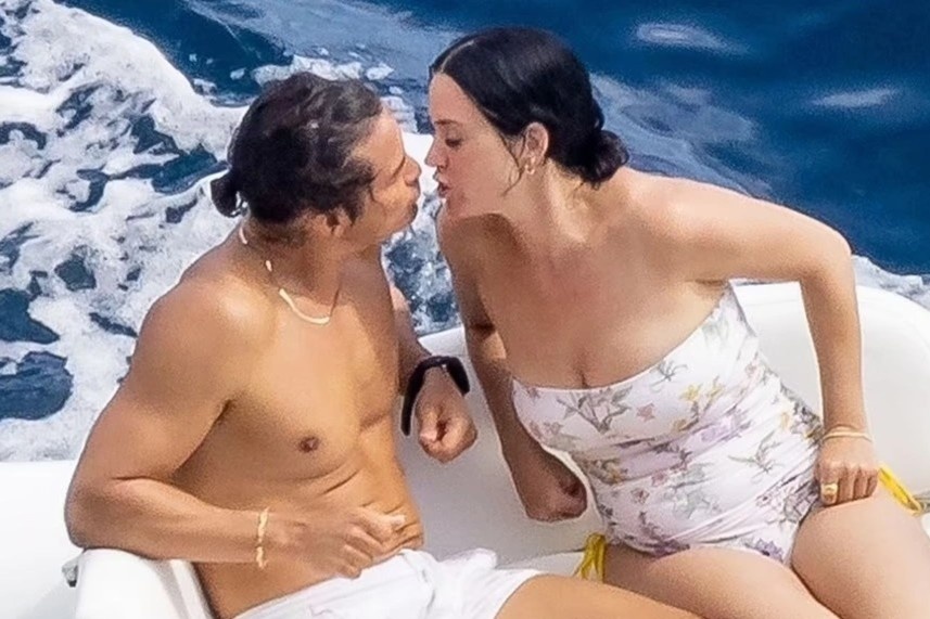 Orlando Bloom va Katy Perry tron con di lan bien hinh anh