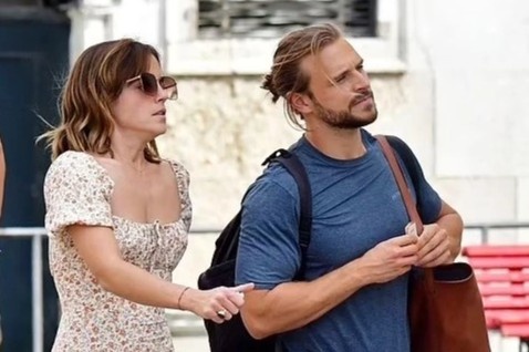 Danh tinh ban trai Emma Watson hinh anh