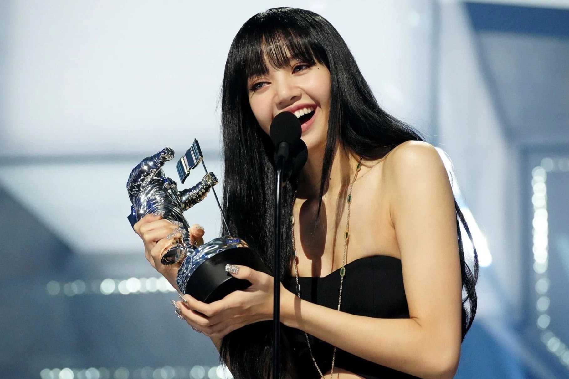 Khoanh khac chien thang cua Taylor Swift, Lisa o MTV VMAs 2022 hinh anh