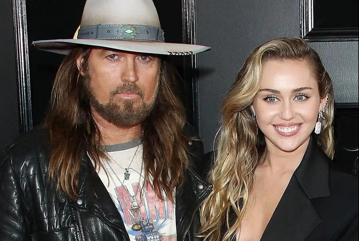 Miley Cyrus cat dut lien lac voi cha hinh anh