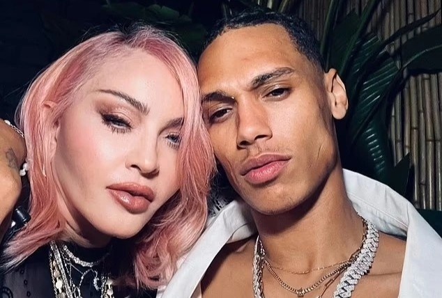 Madonna than mat voi nguoi mau kem 41 tuoi hinh anh