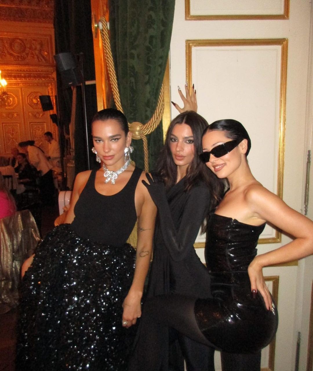 Mẫu nội y Emily Ratajkowski ảnh 2 Mau noi y Emily Ratajkowski anh 2