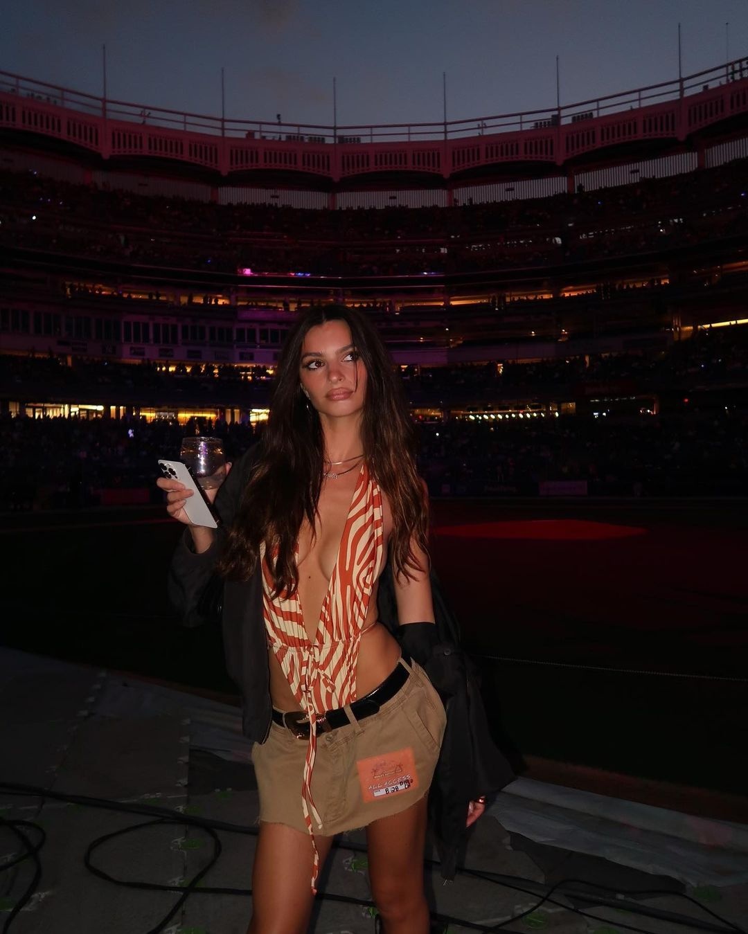 Mẫu nội y Emily Ratajkowski ảnh 3 Mau noi y Emily Ratajkowski anh 3