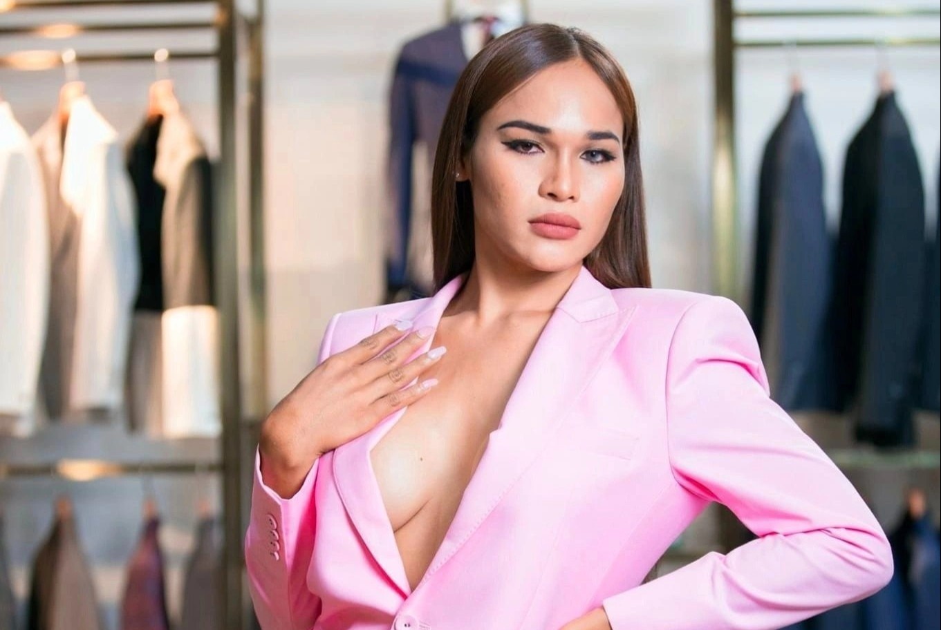 Lao cam nguoi chuyen gioi thi hoa hau hinh anh