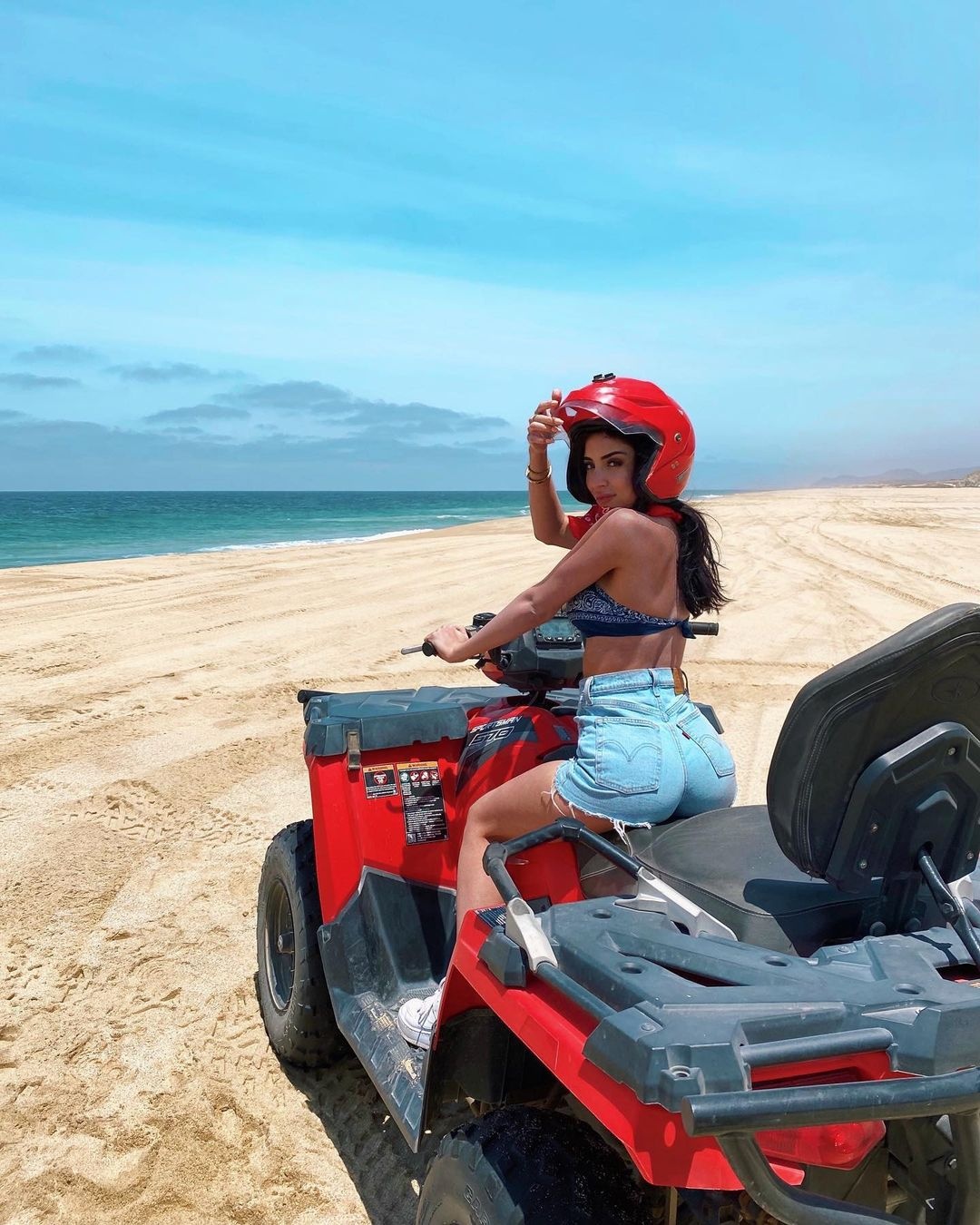 Adam Levine ngoai tinh anh 6