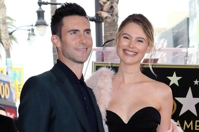 Adam Levine ngoai tinh anh 1