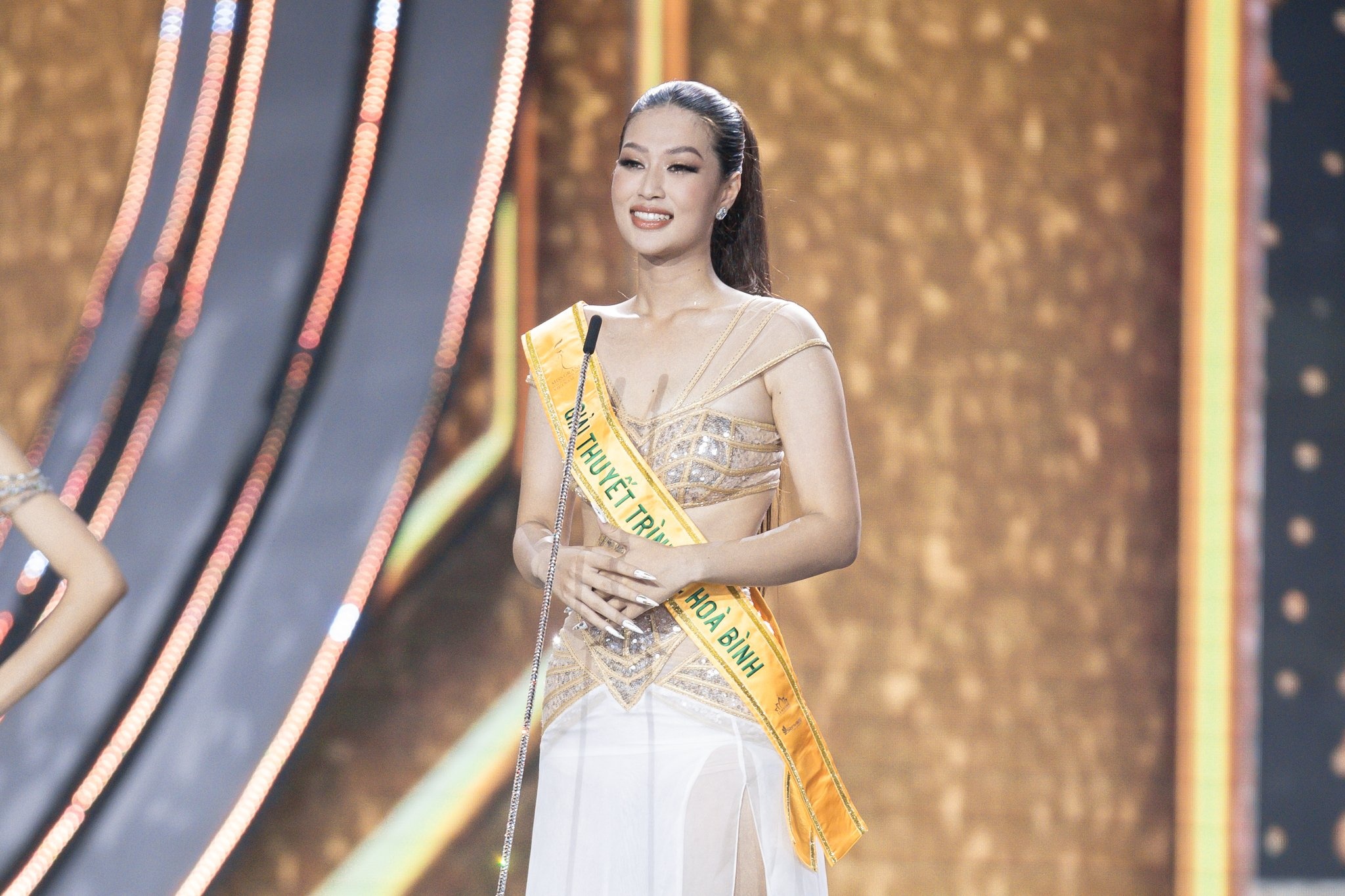 Hoa hau Hoa binh anh 6