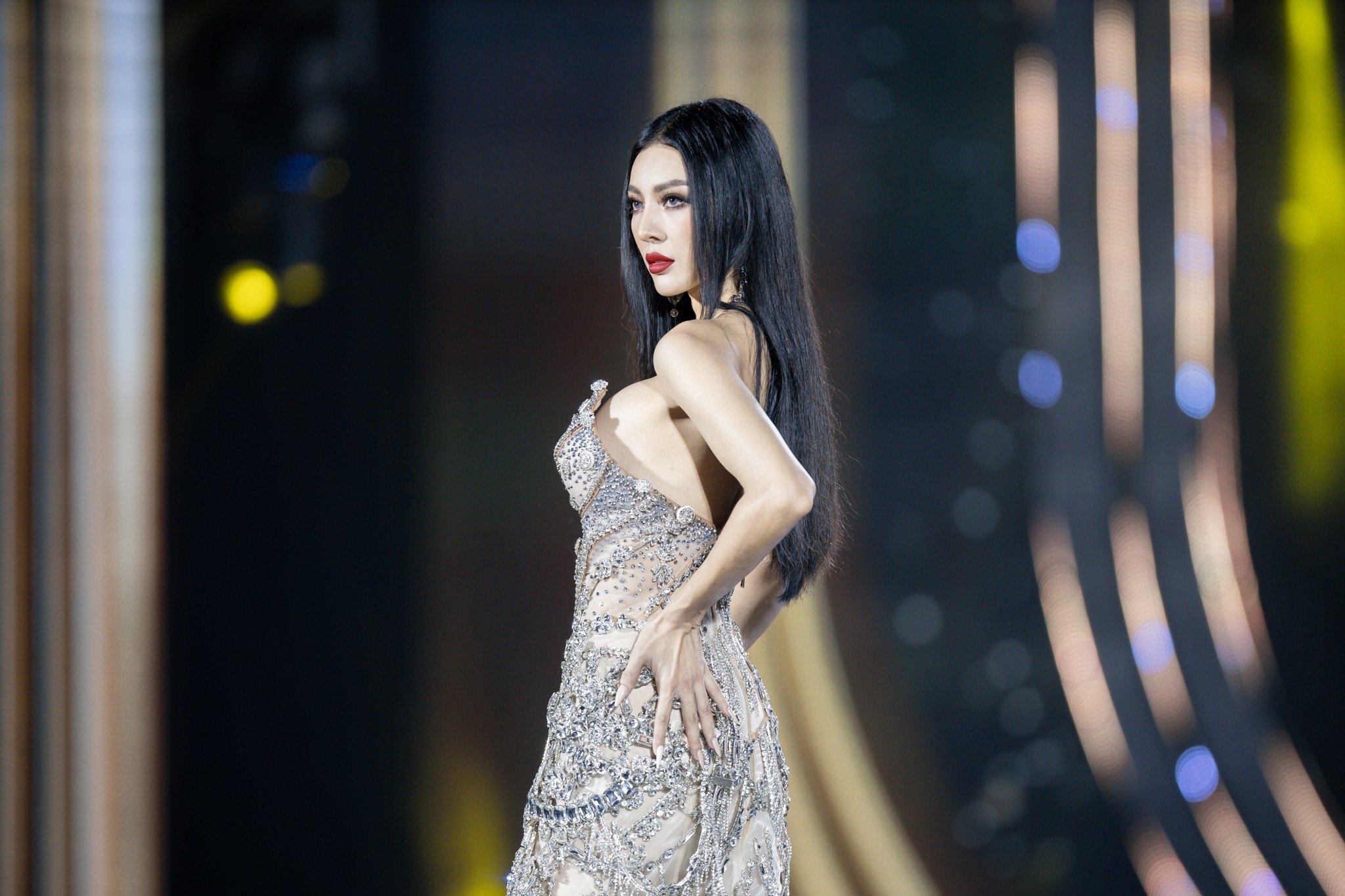 Hoa hau Hoa binh anh 2