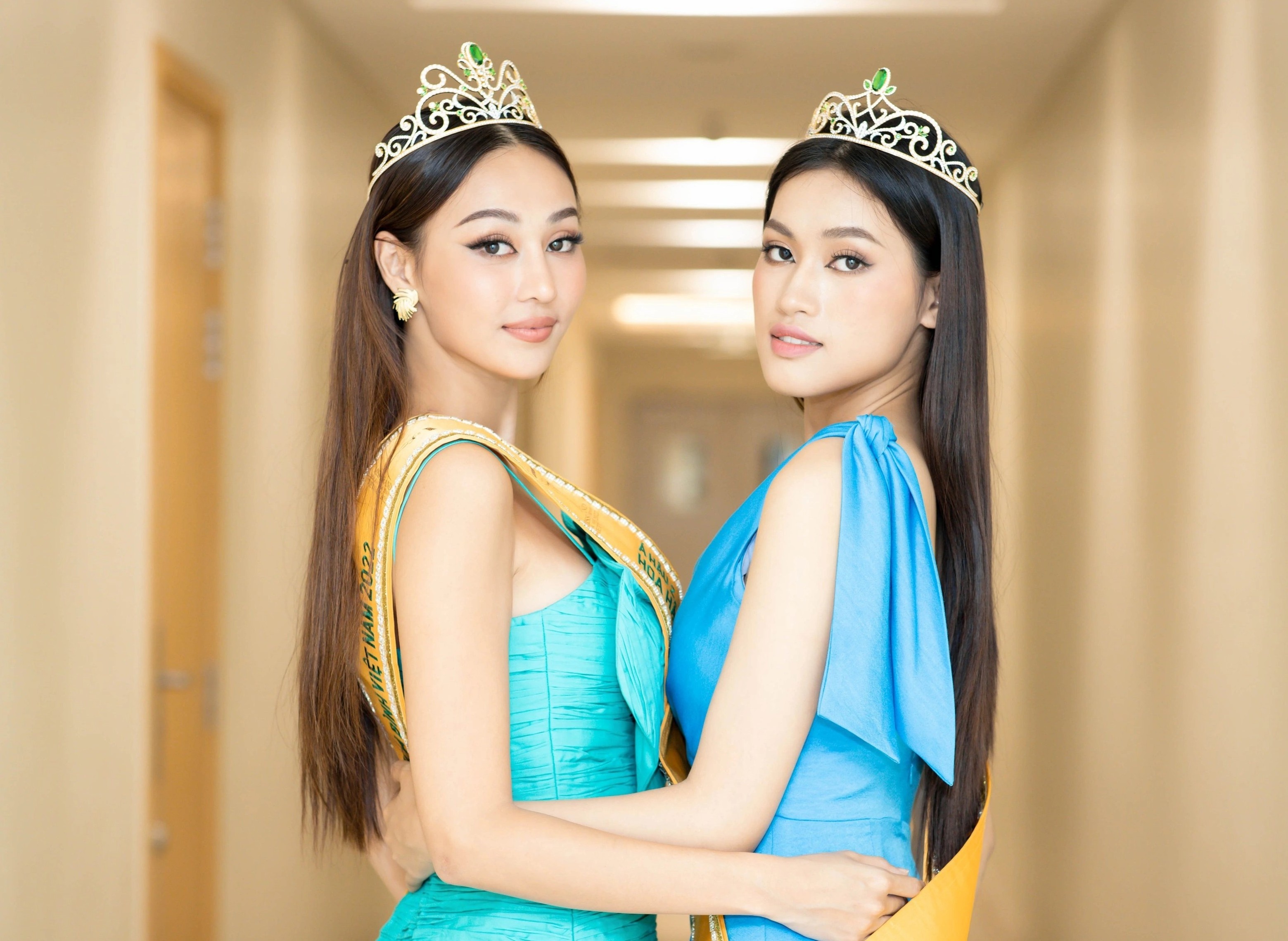 A hau Minh Thu: 'Toi khong co tinh liec Mai Ngo' hinh anh