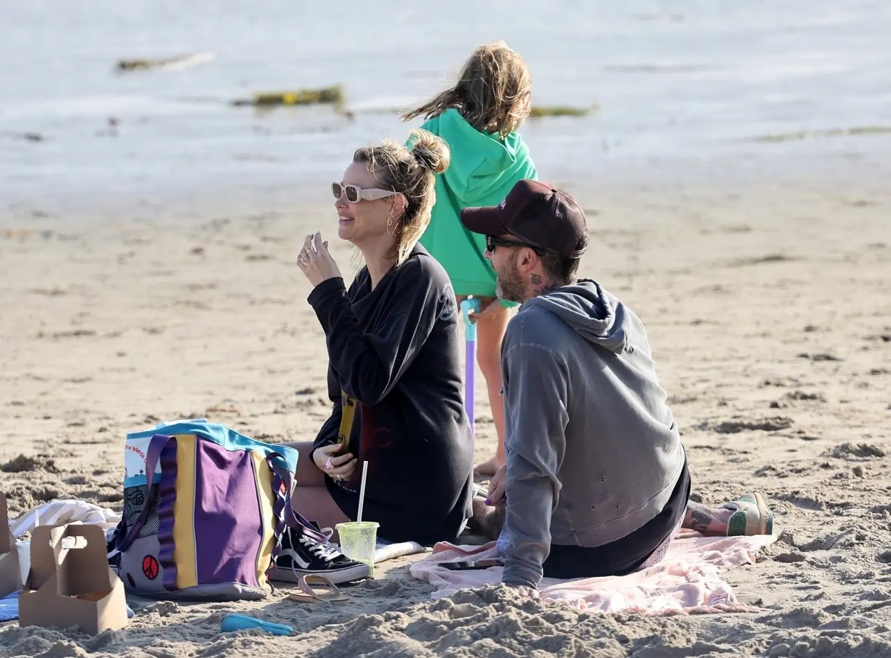 Adam Levine ngoai tinh anh 1