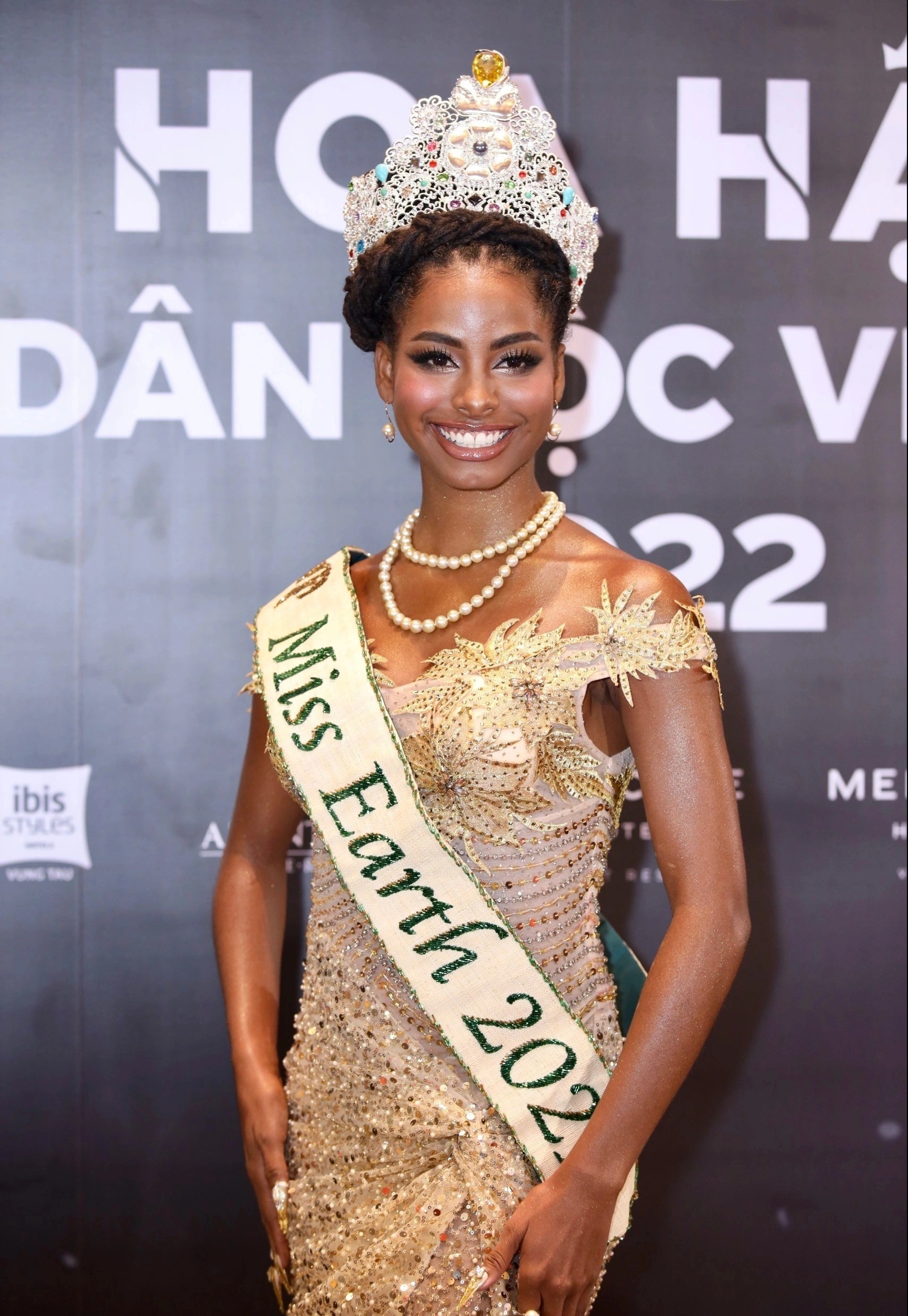 Hoa hau Trai Dat anh 3