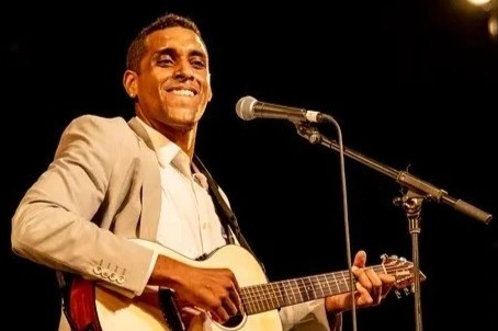 Ca si 41 tuoi dot tu tren san khau hinh anh