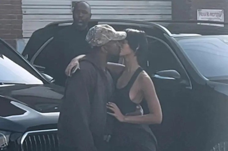 Kanye West hon moi nguoi mau 24 tuoi hinh anh