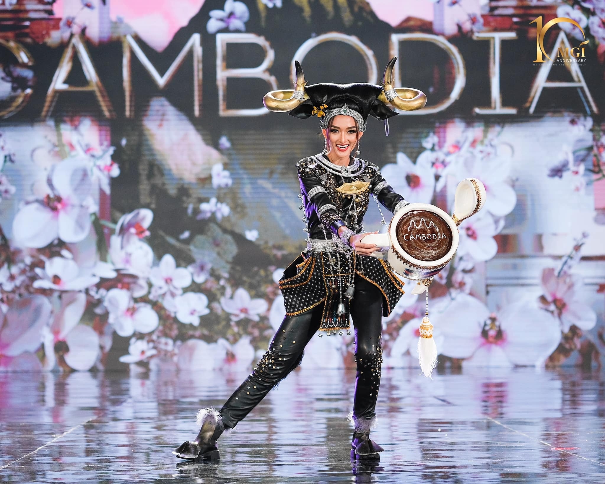 Hoa hau Hoa binh anh 3