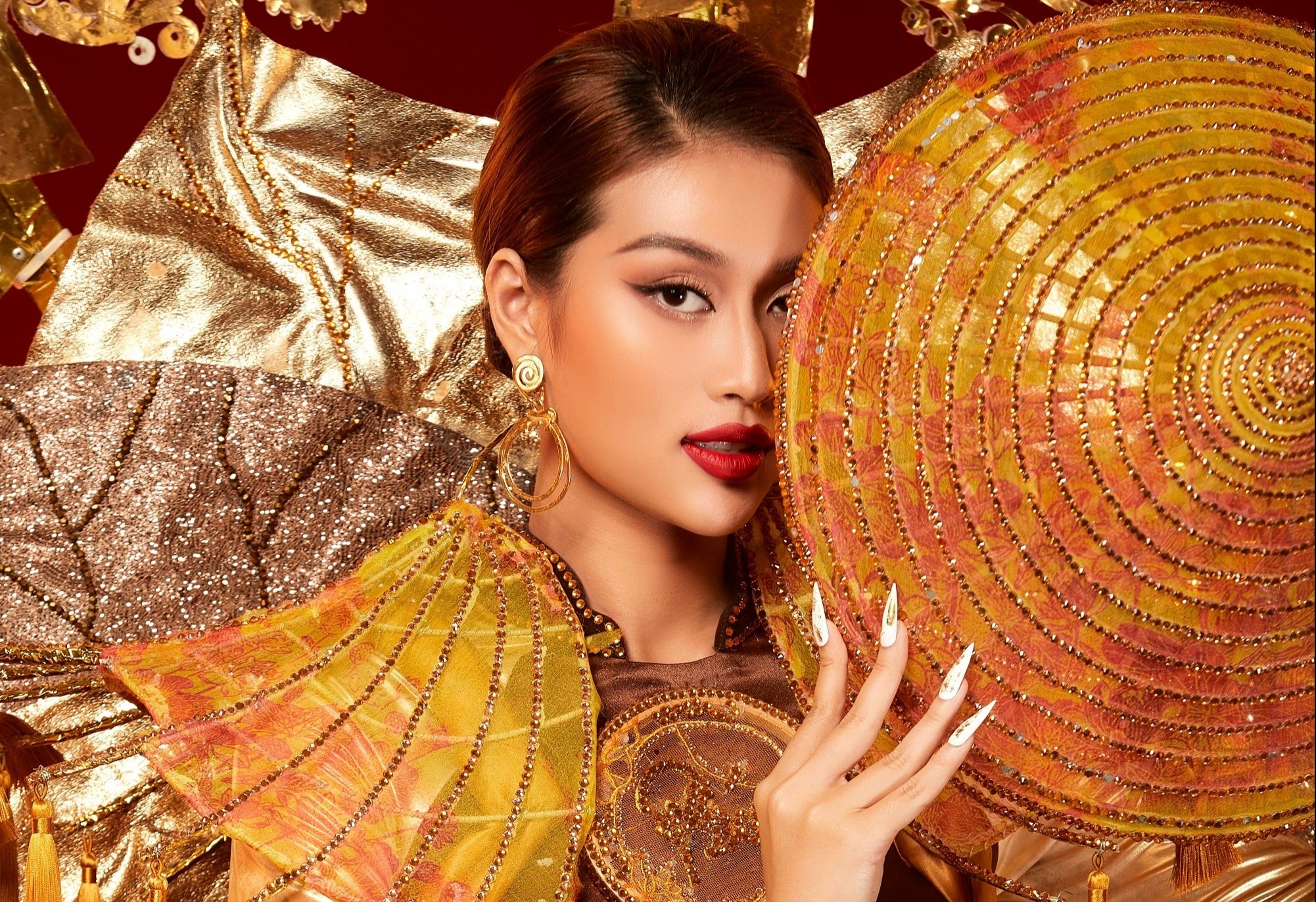 Thien An vao top 4 binh chon trang phuc dan toc dep nhat Miss Grand hinh anh