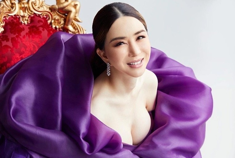 Dang sau phat ngon nhay cam cua ty phu Thai Lan mua lai Miss Universe hinh anh