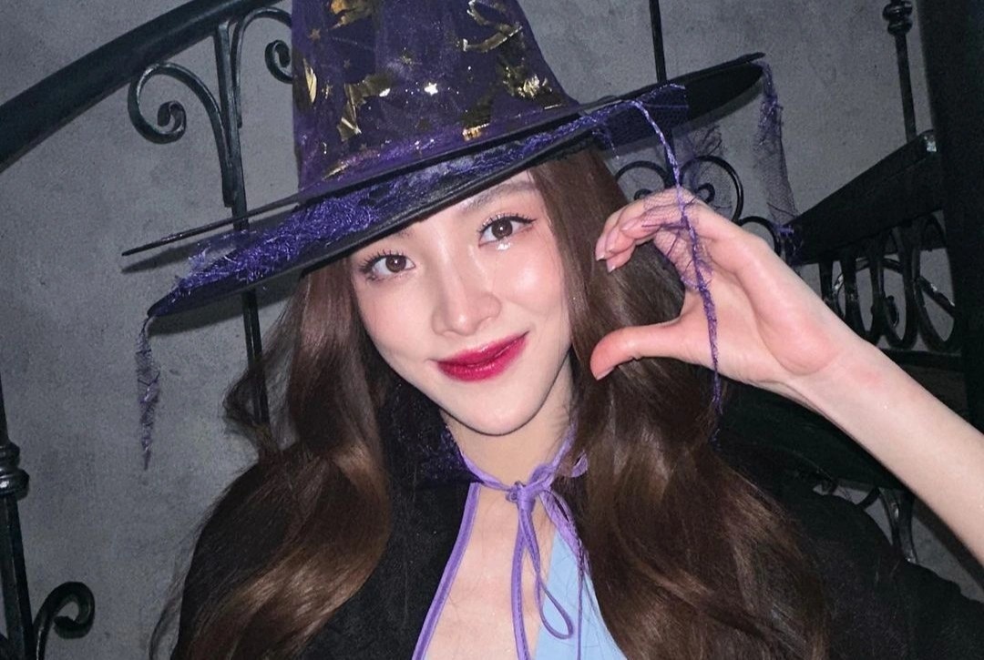 Sao Thai Lan hoa trang cau ky dip Halloween hinh anh