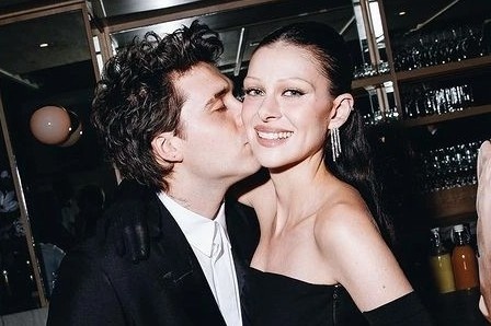 Nicola Peltz va Brooklyn Beckham muon co nhieu con hinh anh