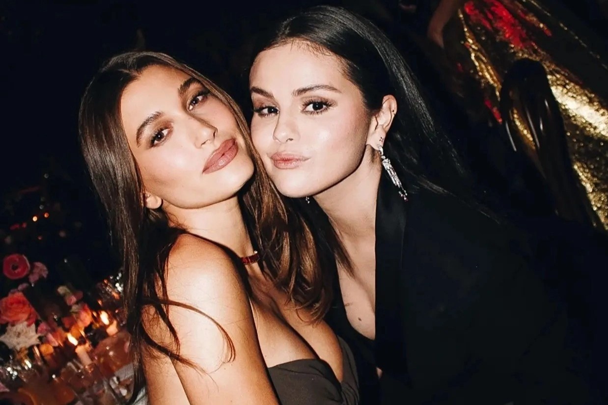 Selena Gomez len tieng ve anh chup chung voi Hailey Bieber hinh anh