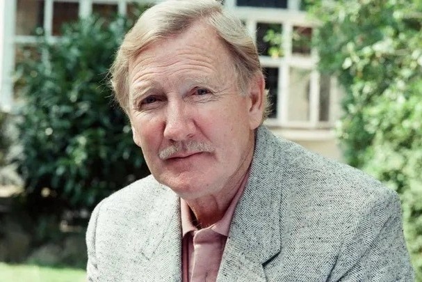 Nguoi long tieng cho chiec non huyen bi trong 'Harry Potter' qua doi hinh anh