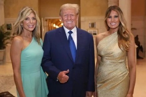 Ong Trump hoi ngo vo cu truoc le cuoi con gai Tiffany hinh anh