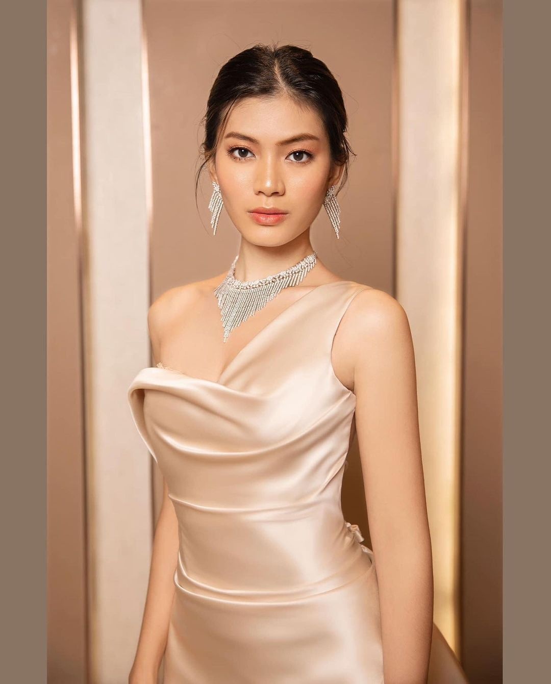 Hoa hau Hoa binh anh 4