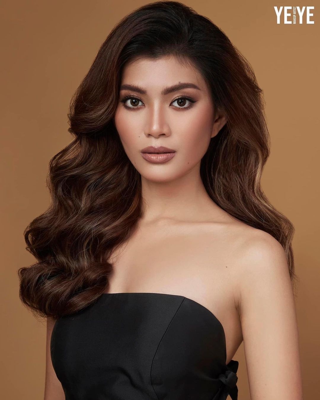 Hoa hau Hoa binh anh 1