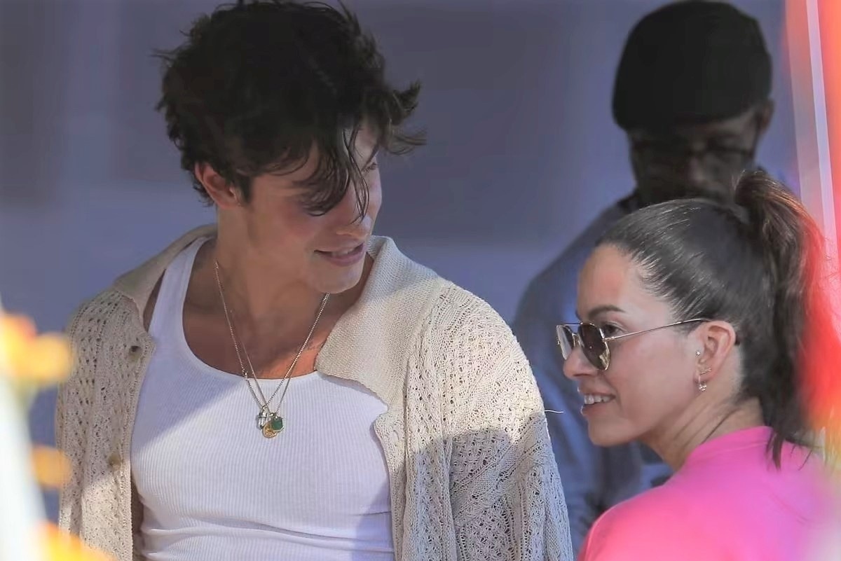 Nghi van Shawn Mendes hen ho phu nu 50 tuoi hinh anh