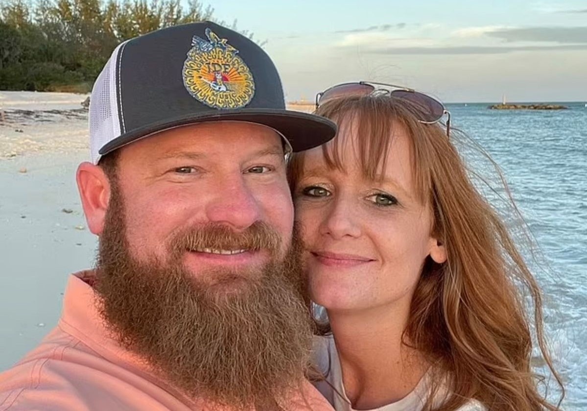 Nam ca si dot tu sau vai gio ket hon hinh anh